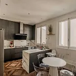 Luxurious 3-bedroom Lafayette Printemps Apartment Paris