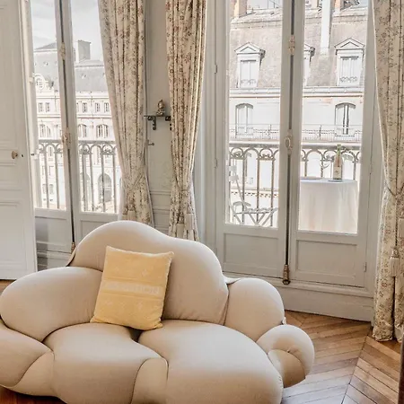 Luxurious 3-bedroom Lafayette Printemps Paris