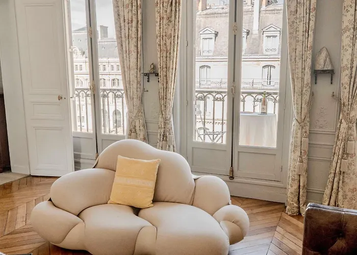 Luxurious 3-bedroom Lafayette Printemps Paris