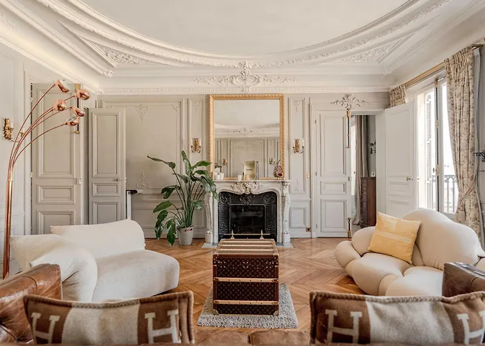Luxurious 3-bedroom Lafayette Printemps Paris