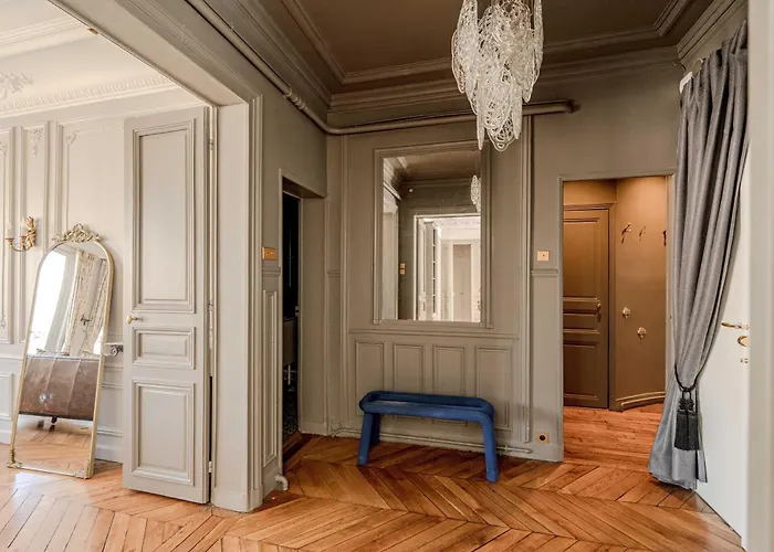 Luxurious 3-bedroom Lafayette Printemps Paris
